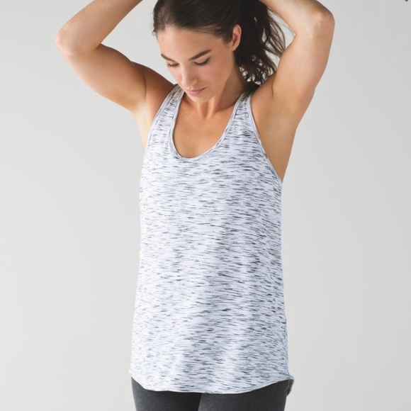 Lot of 2 Lululemon🍋Essential Tank’s - Picture 2 of 12